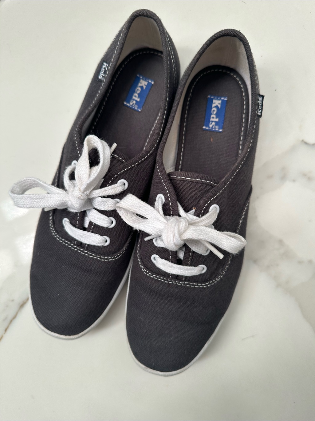 Keds Sneakers Dark Grey 8 Sneakers Tennis Shoes Women’s Excellent Condition — image 6 of 8